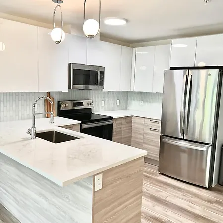 Luxury 2 Bed Apartment In Quincy
